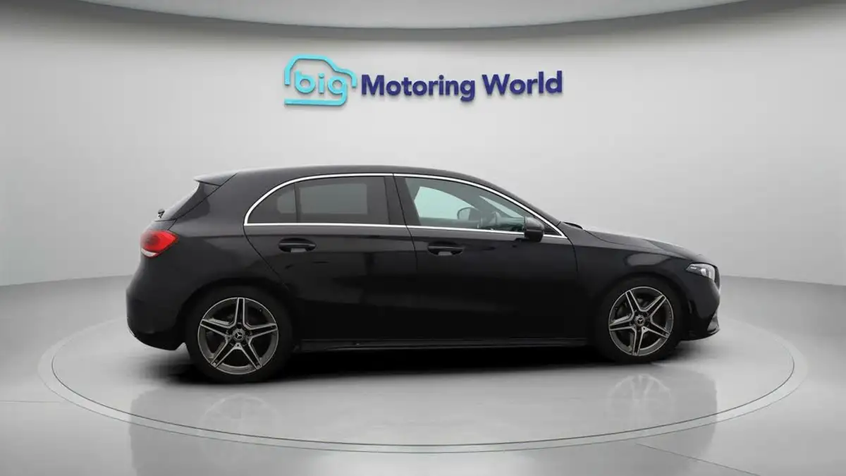 2019-mercedes-benz-a-class-13-a180-amg-line-hatchback-5d-big-8