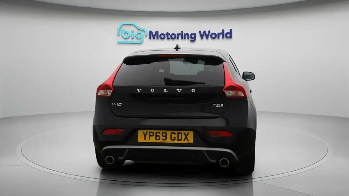 2019-volvo-v40-20-t2-r-design-edition-big-6