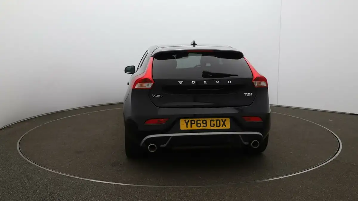 2019-volvo-v40-20-t2-r-design-edition-big-58