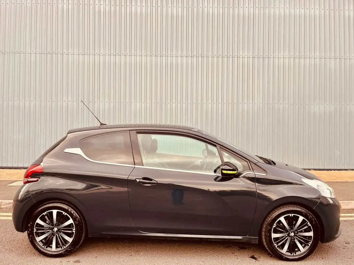2016-peugeot-208-12-puretech-allure-82bhp-3d-big-8