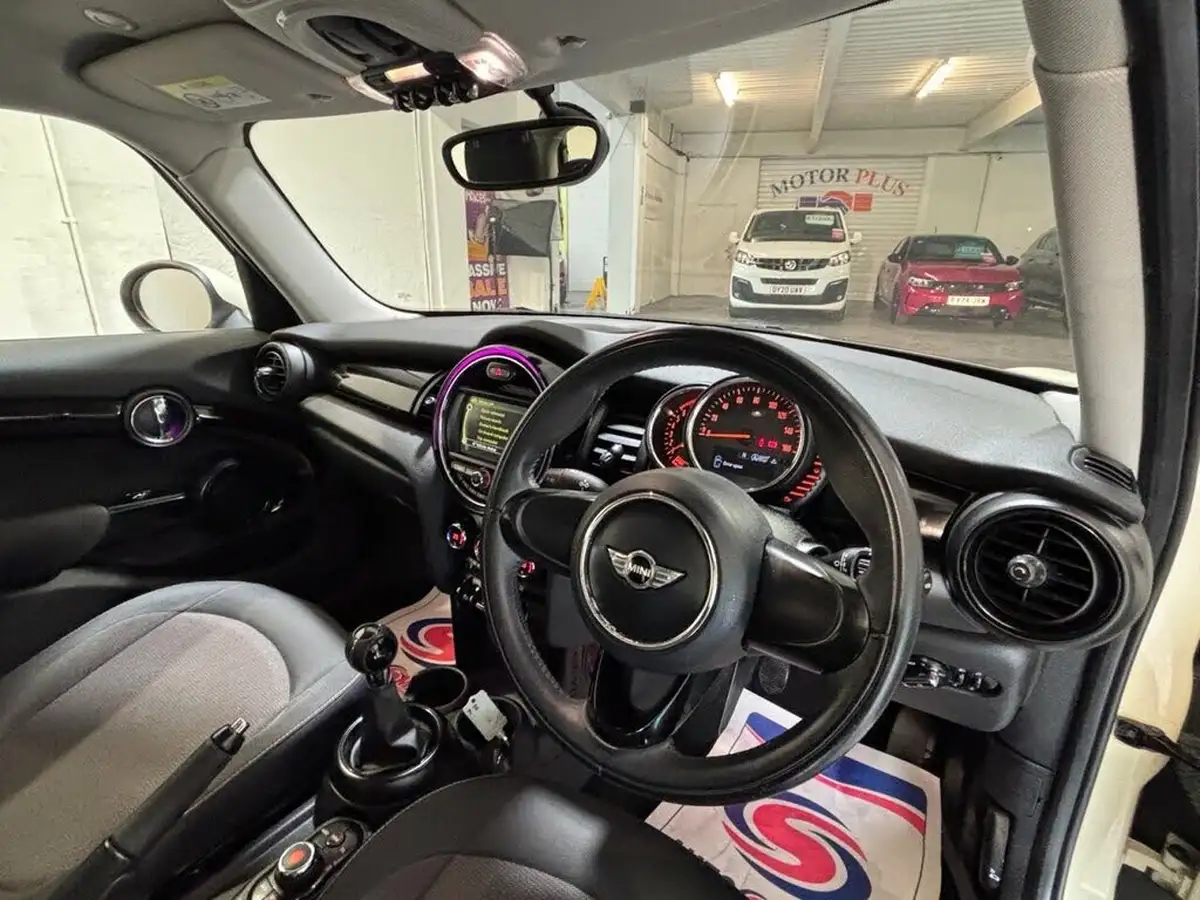 2015-mini-cooper-12-one-ss-5d-big-10
