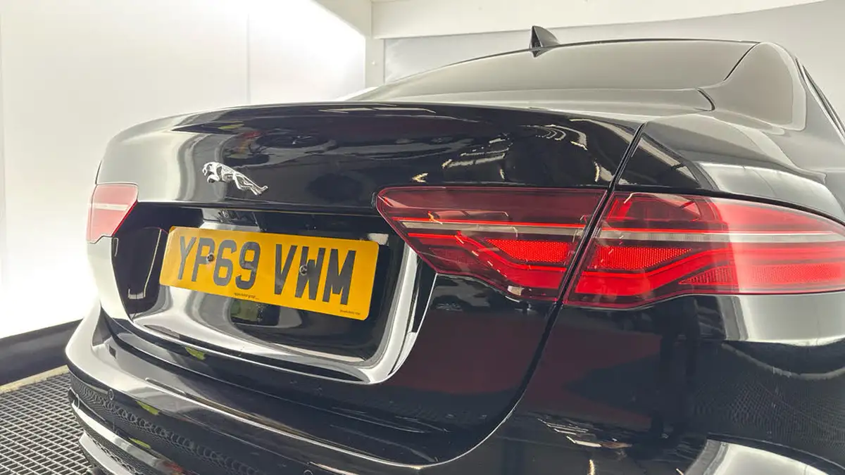 2020-jaguar-xe-20d-r-dynamic-s-big-27