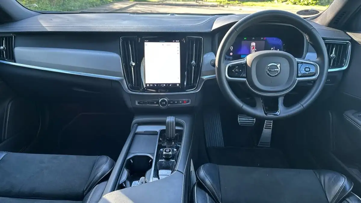 2022-volvo-v90-20td-b4-r-design-big-4