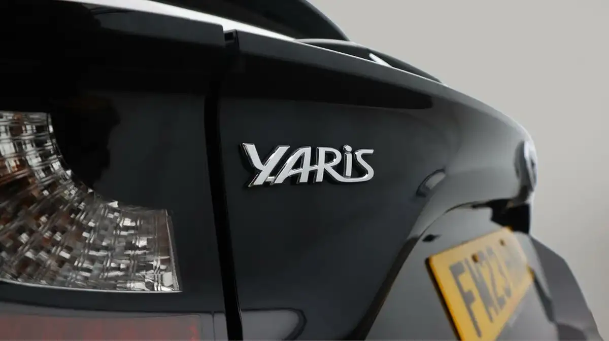 2023-toyota-yaris-15-vvt-i-icon-big-21
