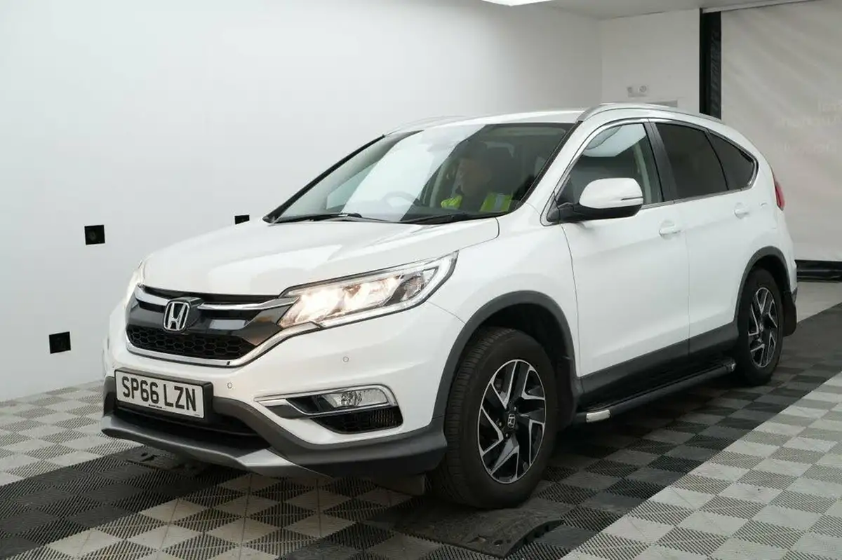 2016-honda-cr-v-16i-dtec-se-plus-160ps-4x4-auto-big-1