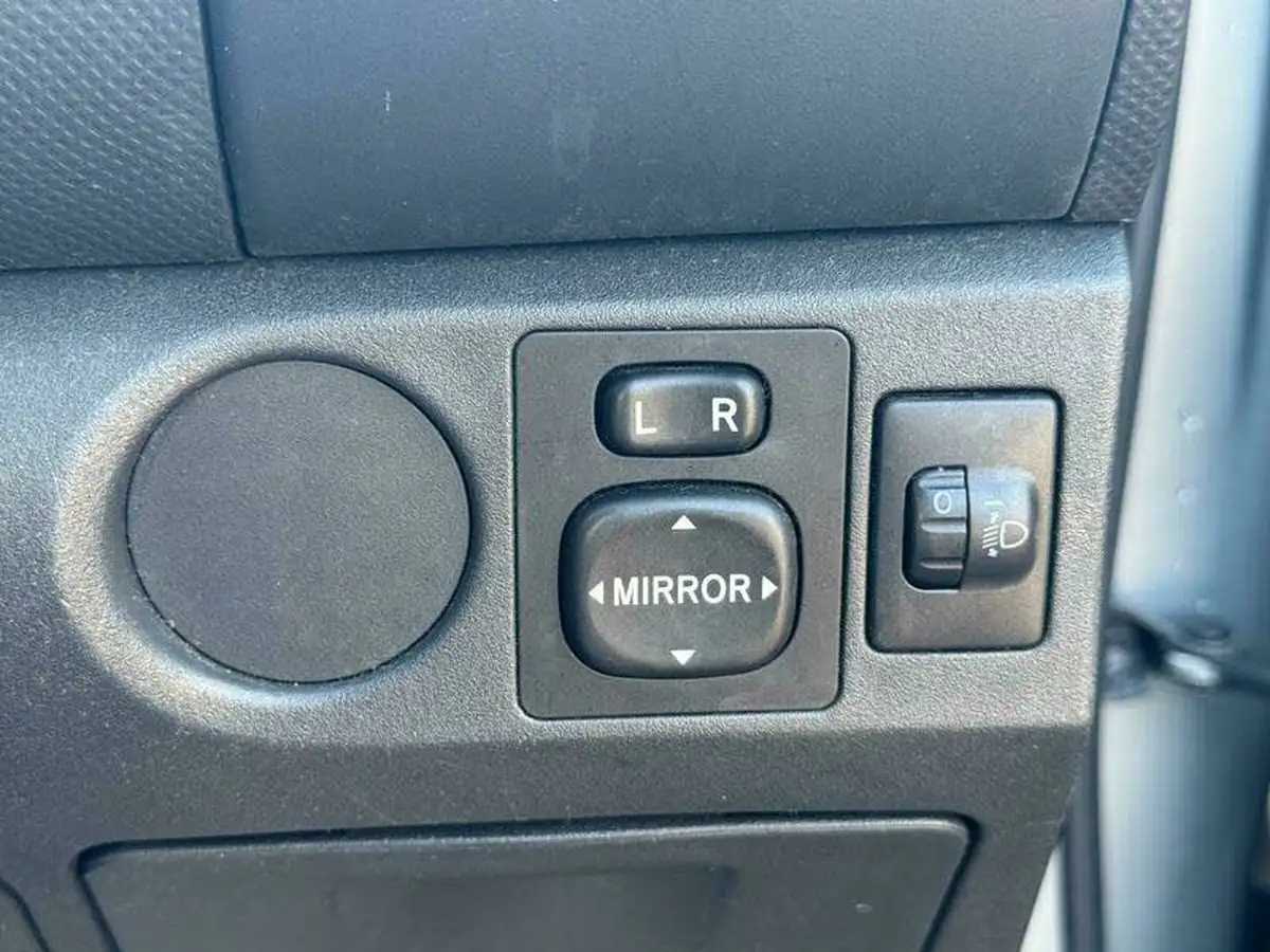 2008-toyota-yaris-13-t3-5d-mmt-big-19
