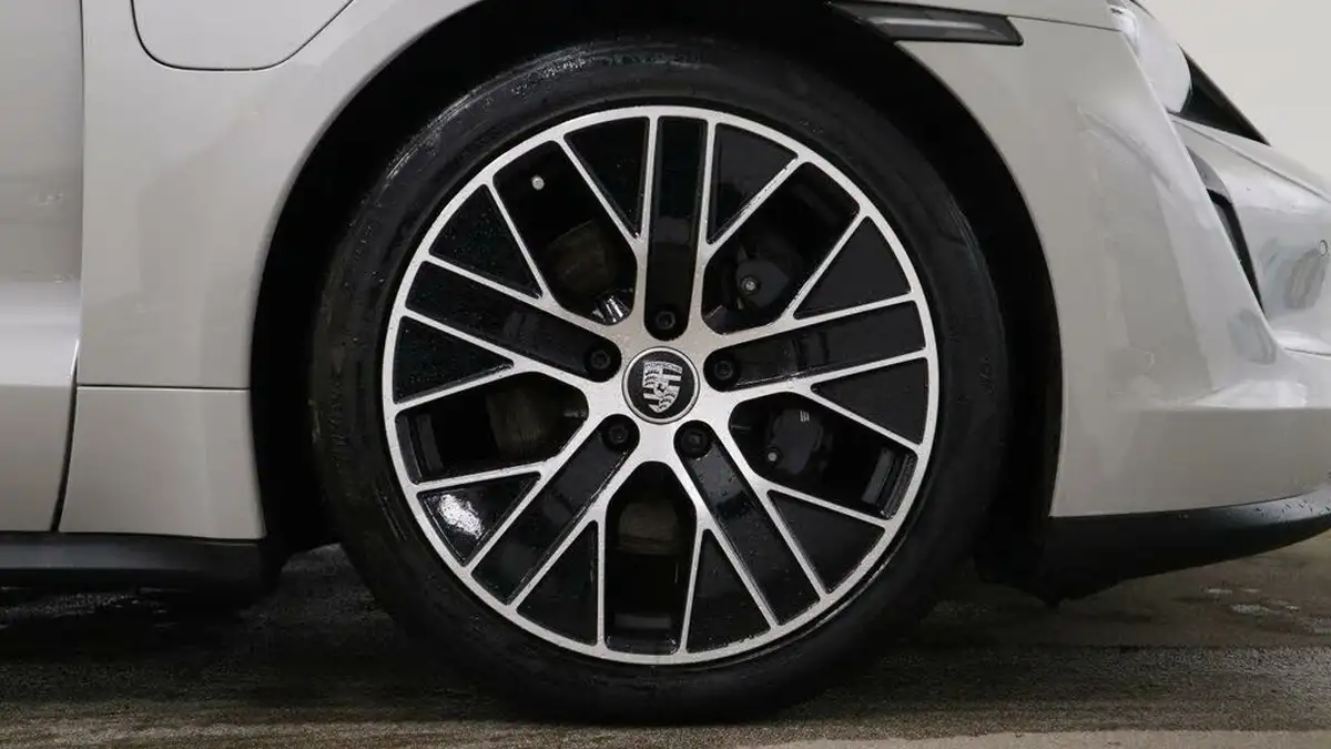 2021-porsche-taycan-e-base-476ps-performance-battery-plus-big-3