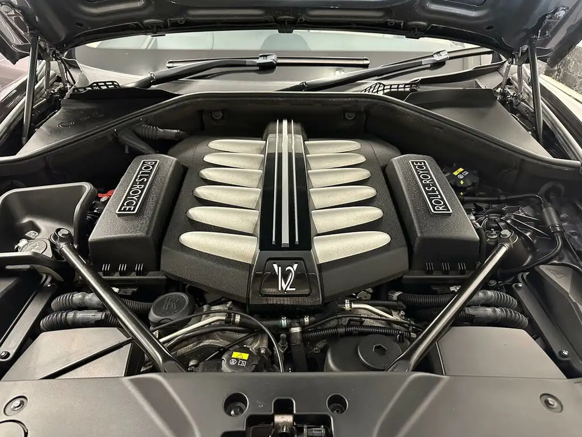 2018-rolls-royce-ghost-66-big-17