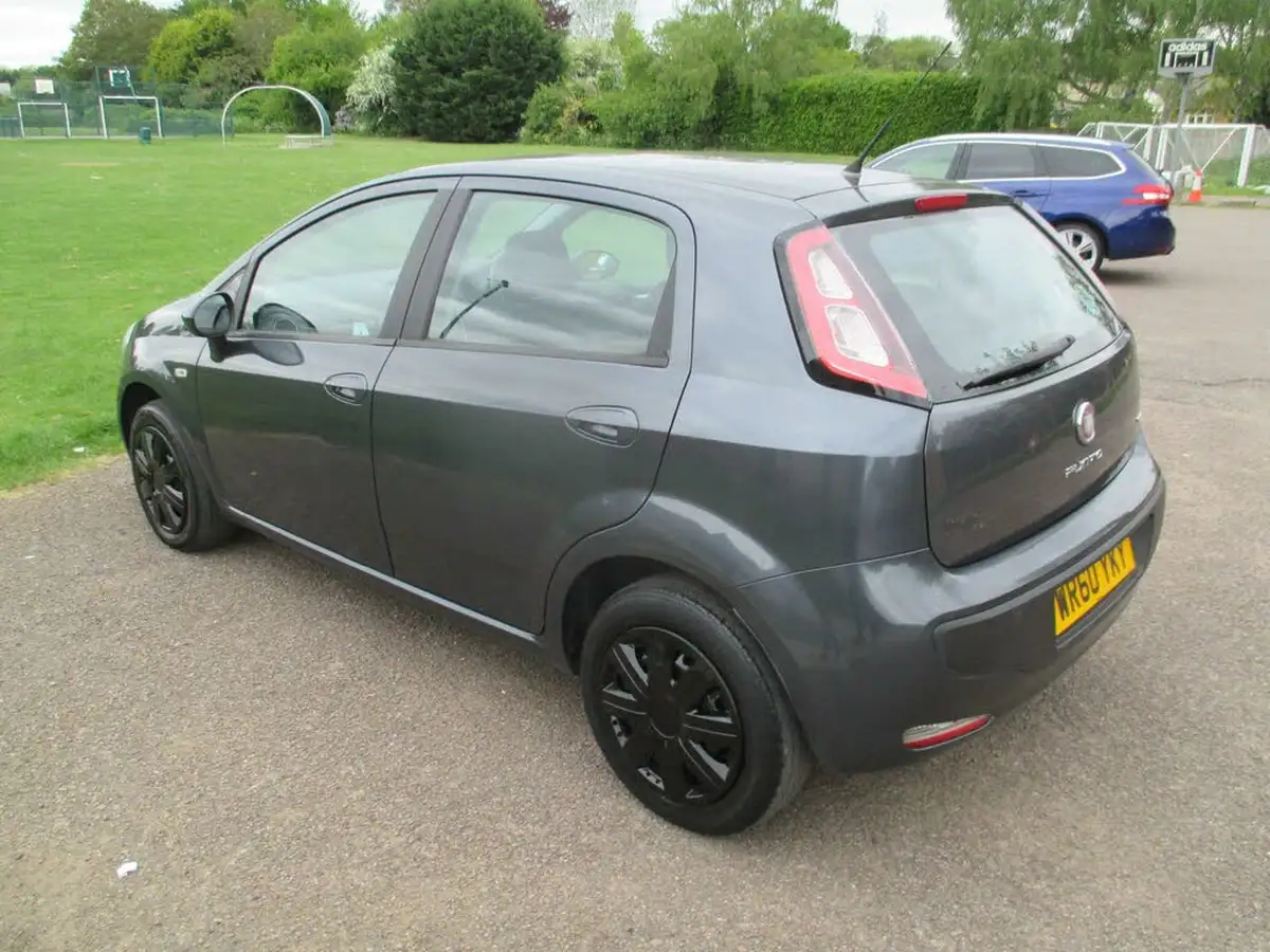 2010-fiat-punto-evo-14-dynamic-8v-ss-5d-big-7
