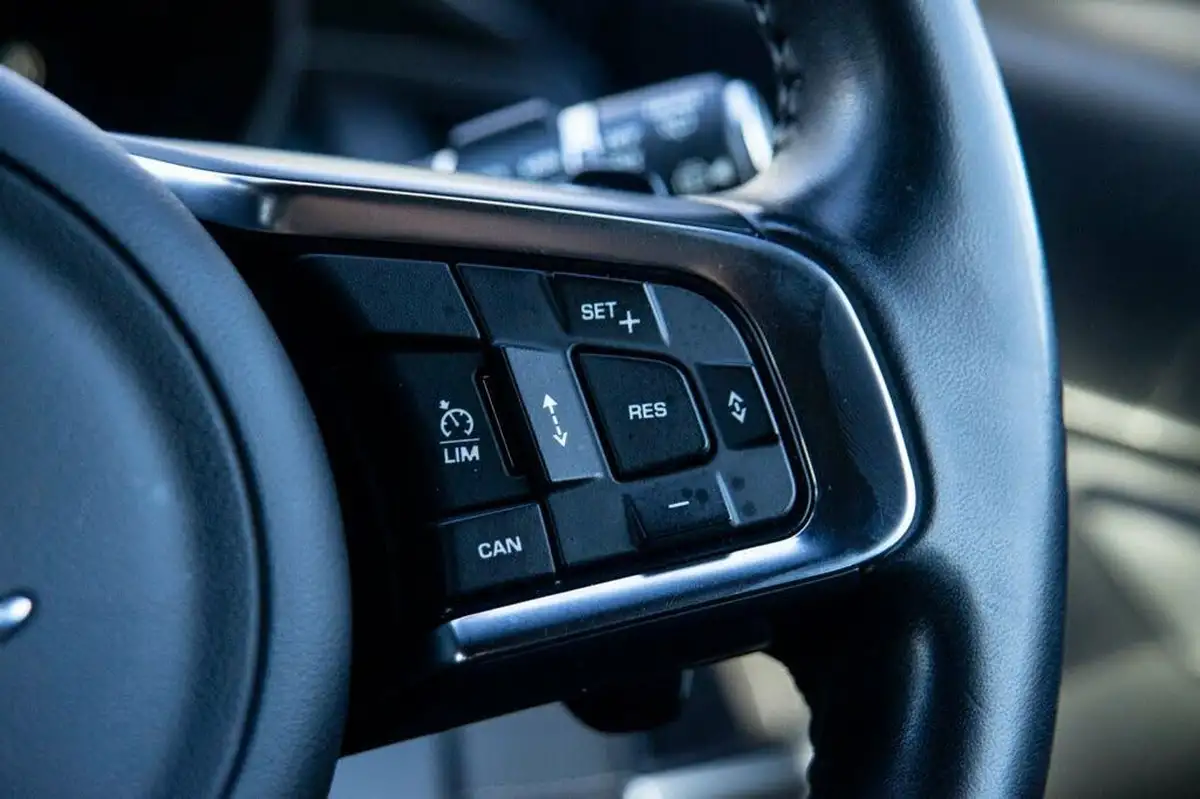 2019-jaguar-e-pace-20-i4d-r-dynamic-hse-180ps-big-12