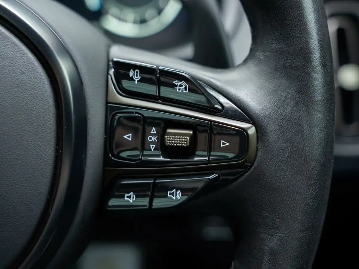 2021-aston-martin-dbx-40-v8-big-25