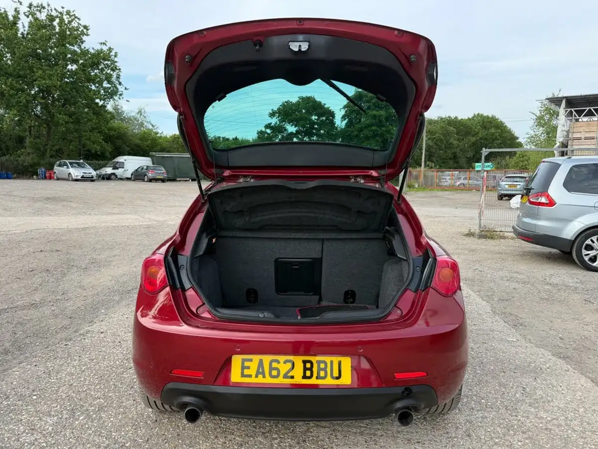 2012-alfa-romeo-giulietta-20td-sportiva-170bhp-big-28