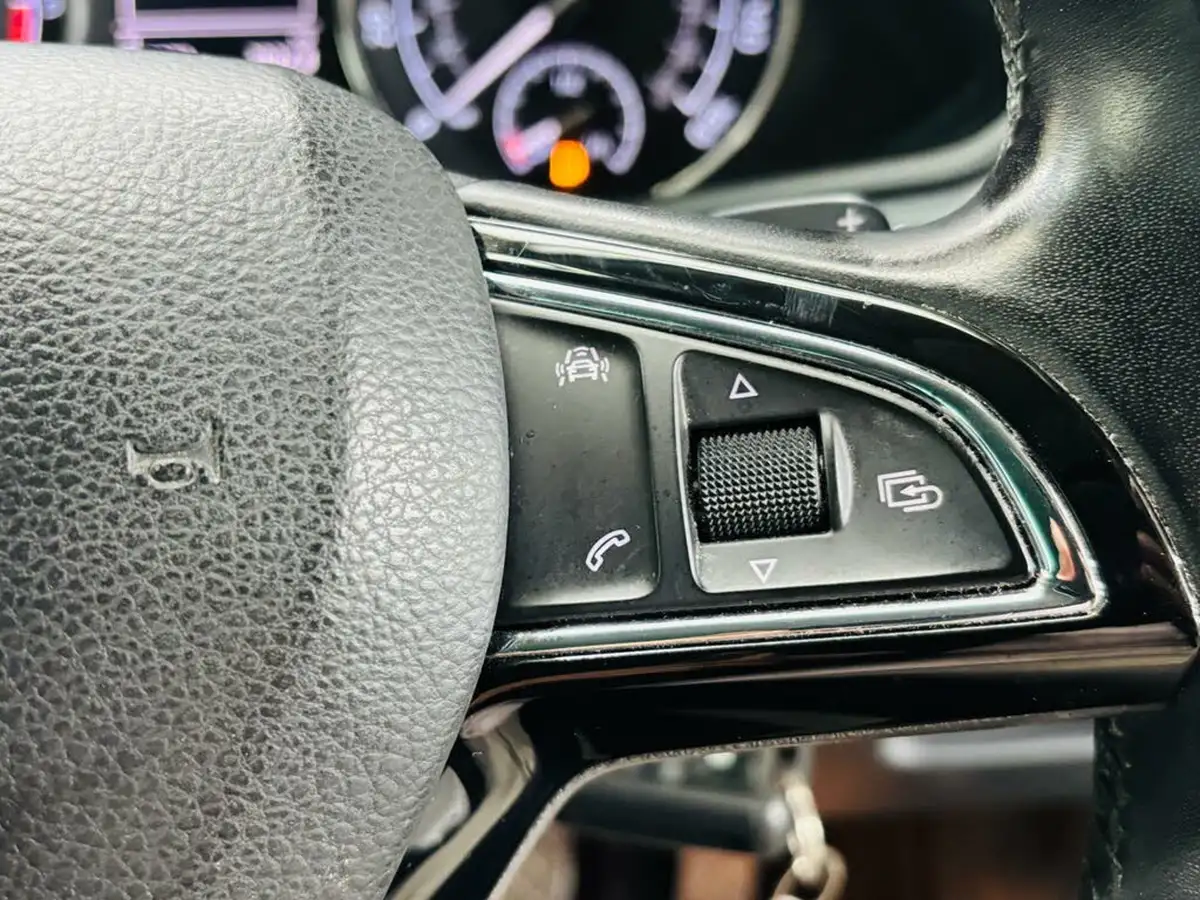 2018-skoda-superb-20tdi-scr-se-technology-estate-dsg-big-14