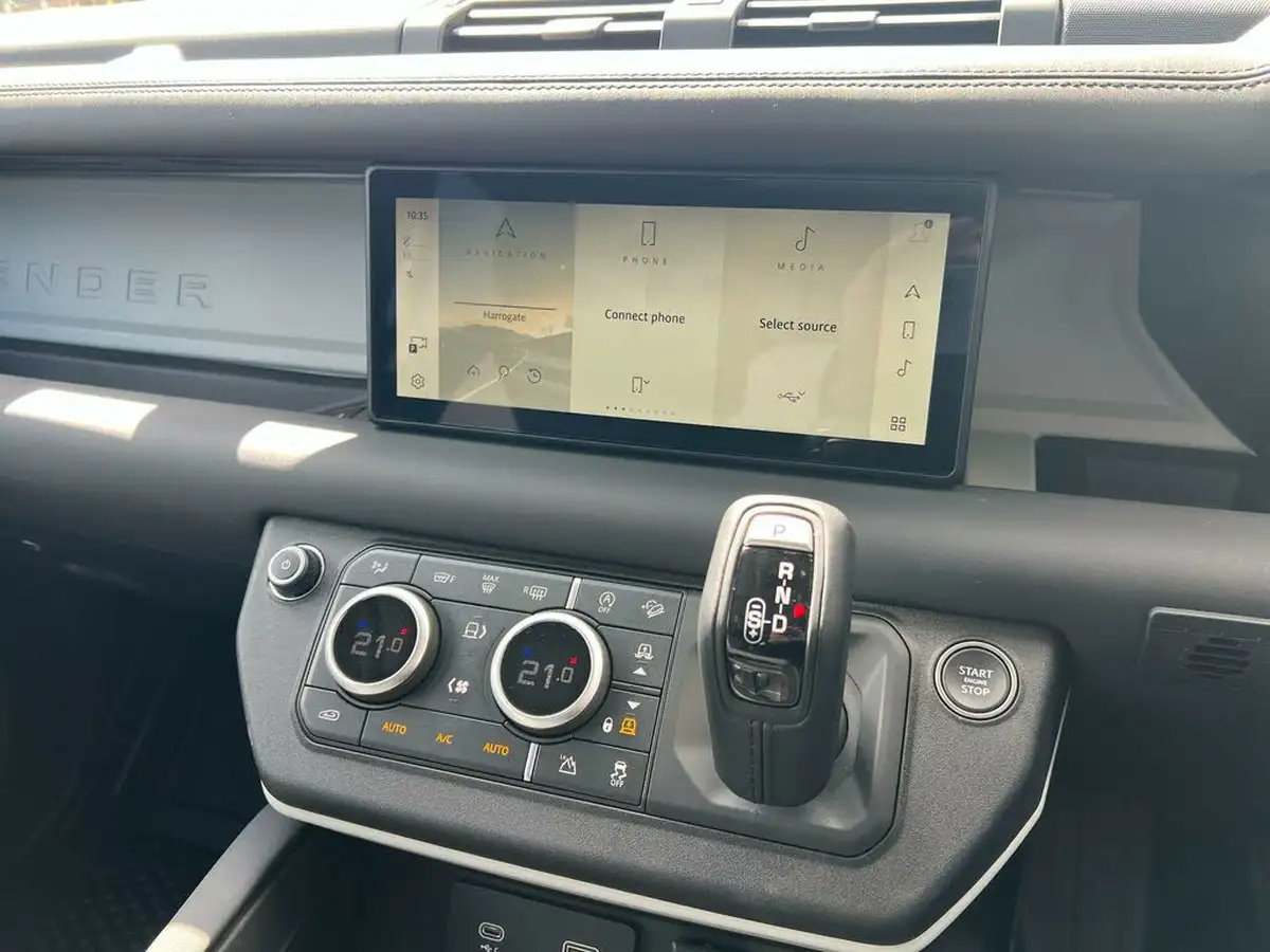 2024-land-rover-110-defender-30-d250-xs-edition-big-50