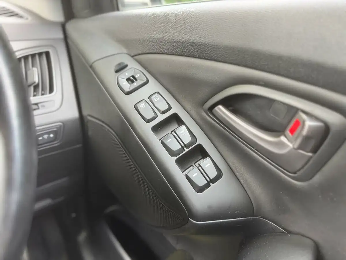 2014-hyundai-ix35-17td-se-big-24