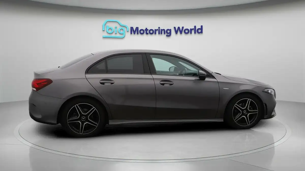 2022-mercedes-benz-a-class-13-a200-amg-line-executive-edition-saloon-4d-7g-dct-big-8