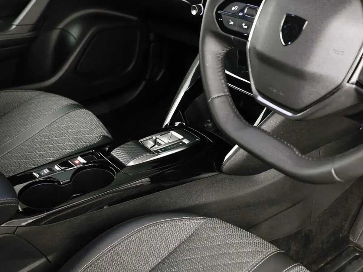 2023-peugeot-2008-suv-12-puretech-allure-eat8-big-16