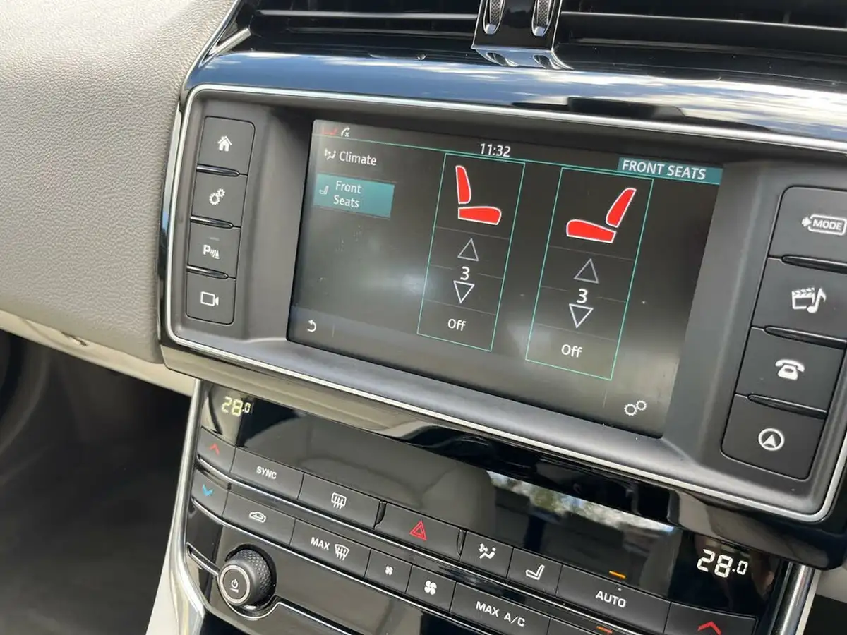 2016-jaguar-xe-20d-prestige-163ps-big-42
