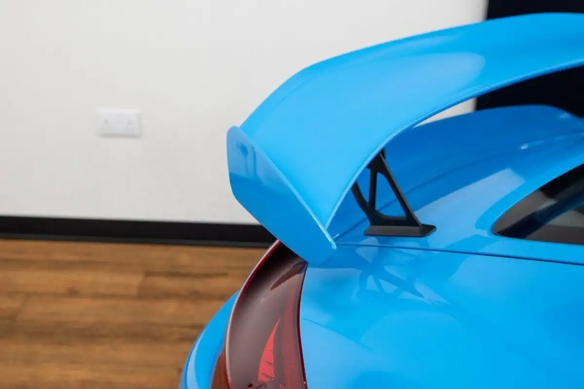 2016-porsche-cayman-38-gt4-big-18