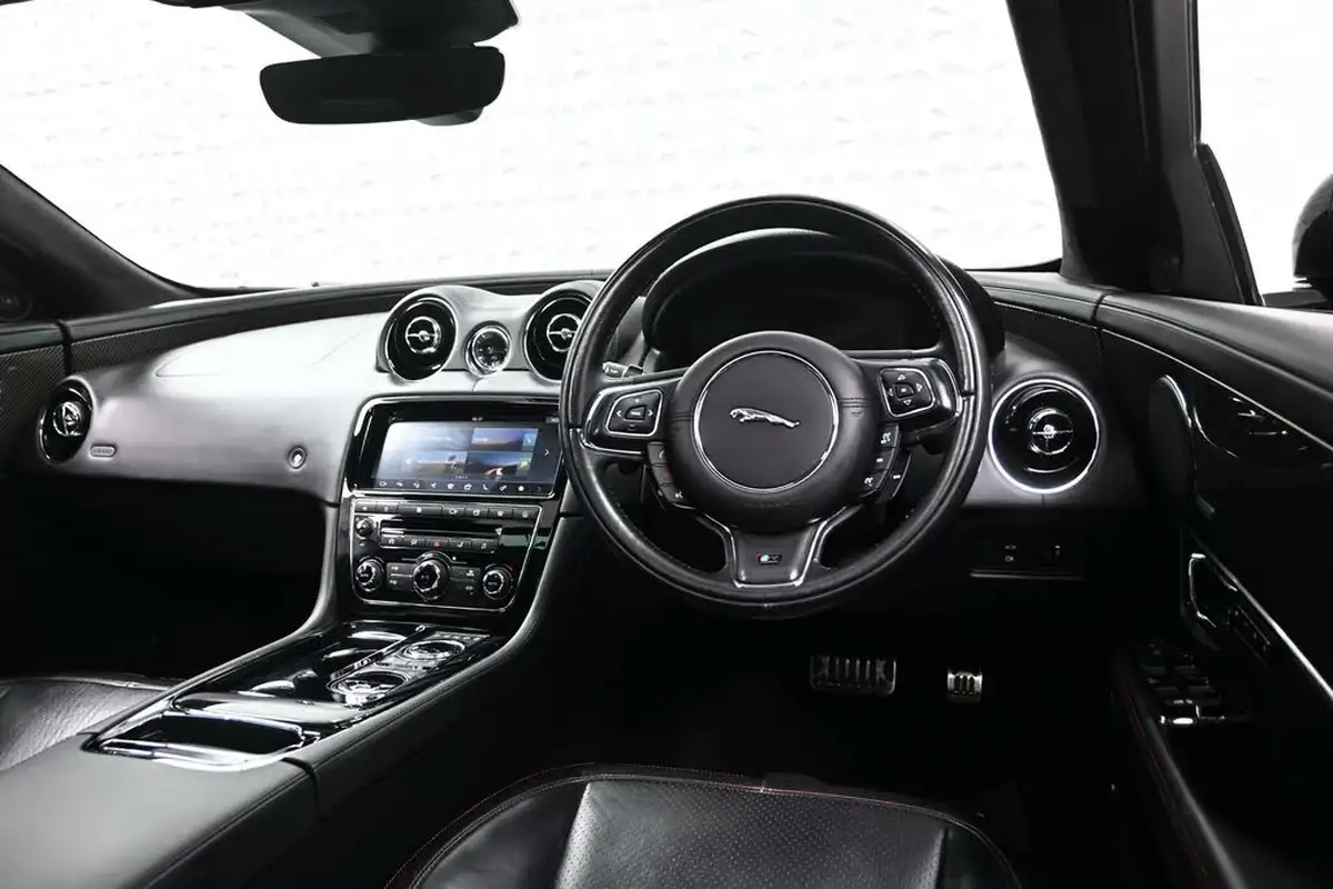 2018-jaguar-xj-series-30td-xj-r-sport-30tdv6-296bhp-big-13
