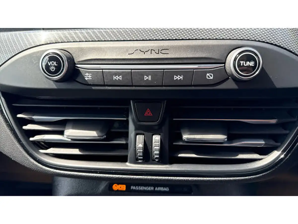 2018-ford-focus-10t-st-line-x-125ps-hatchback-big-23