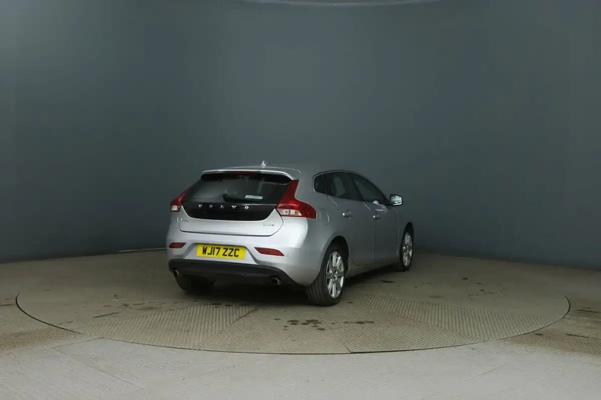 2017-volvo-v40-20td-d3-inscription-geartronic-big-3