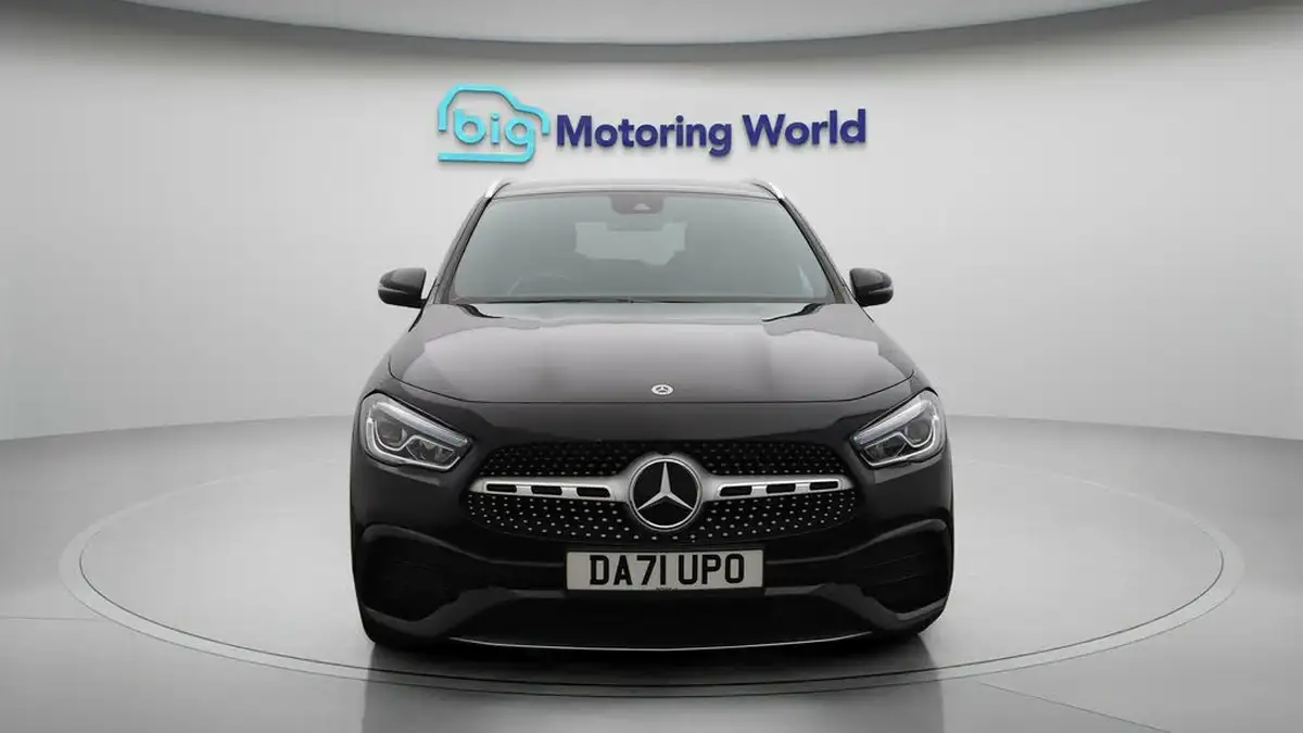 2022-mercedes-benz-gla-class-13-gla-180-amg-line-premium-big-2