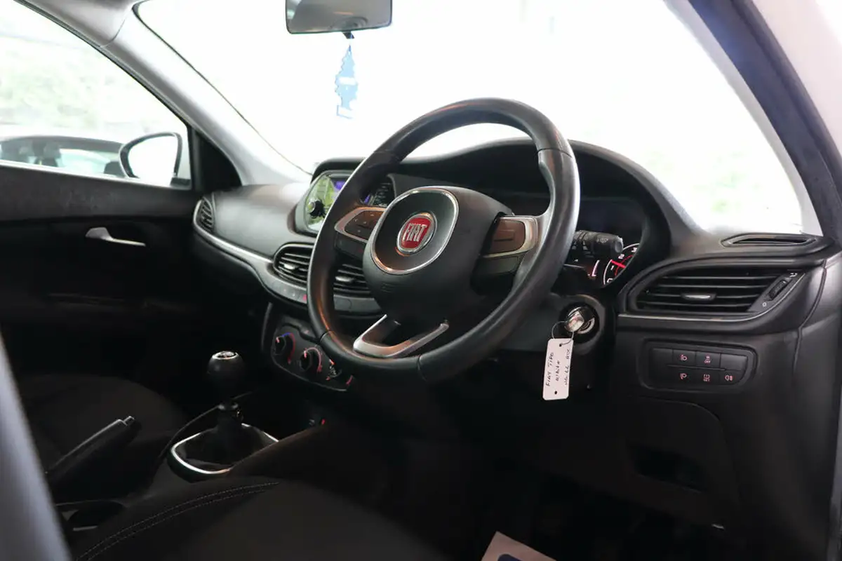 2016-fiat-tipo-14-easy-hatchback-big-19