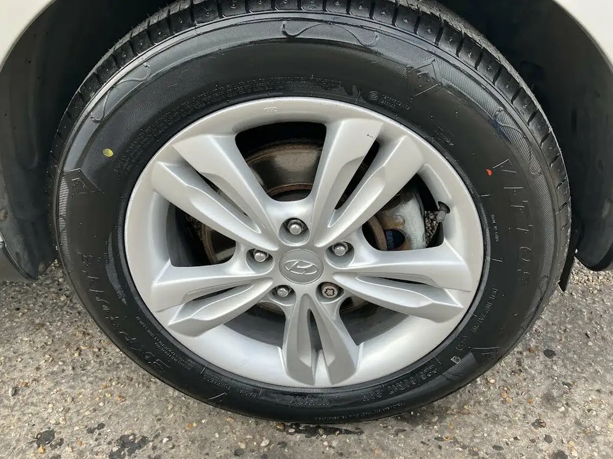 2011-hyundai-ix35-17td-style-big-18