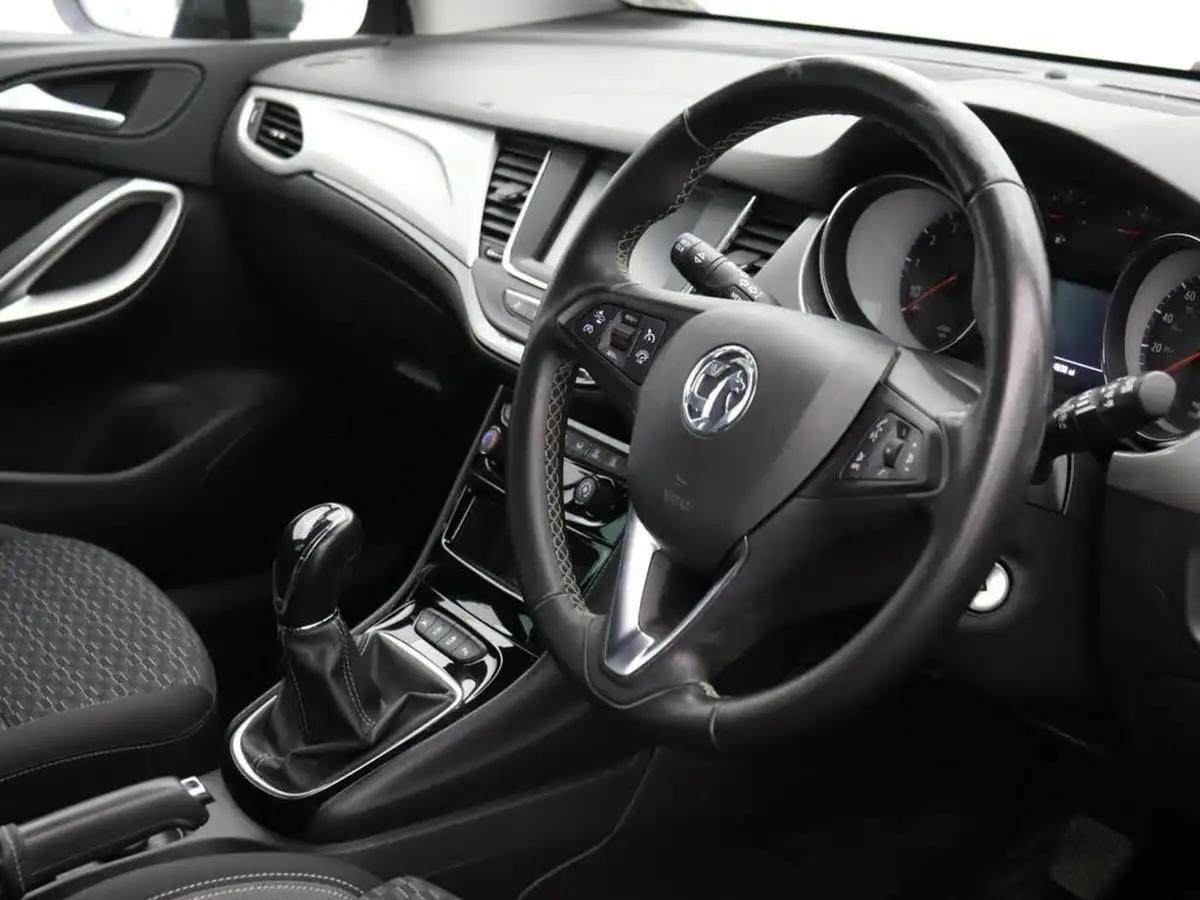 2020-vauxhall-astra-12-turbo-sri-vx-line-nav-big-18