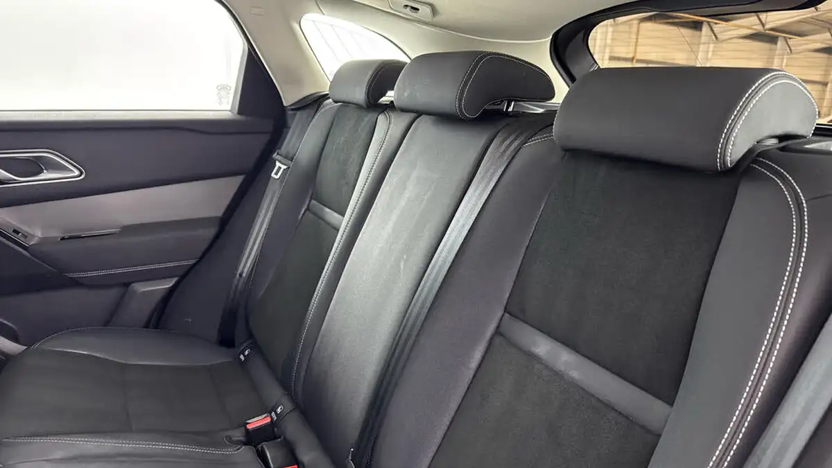 2022-land-rover-range-rover-velar-20-d200-velar-big-13