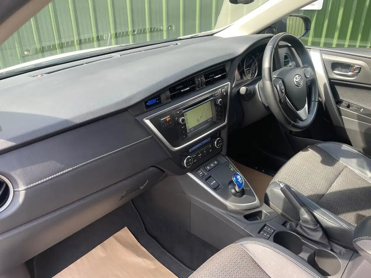 2012-toyota-auris-18-vvt-i-hsd-excel-big-29