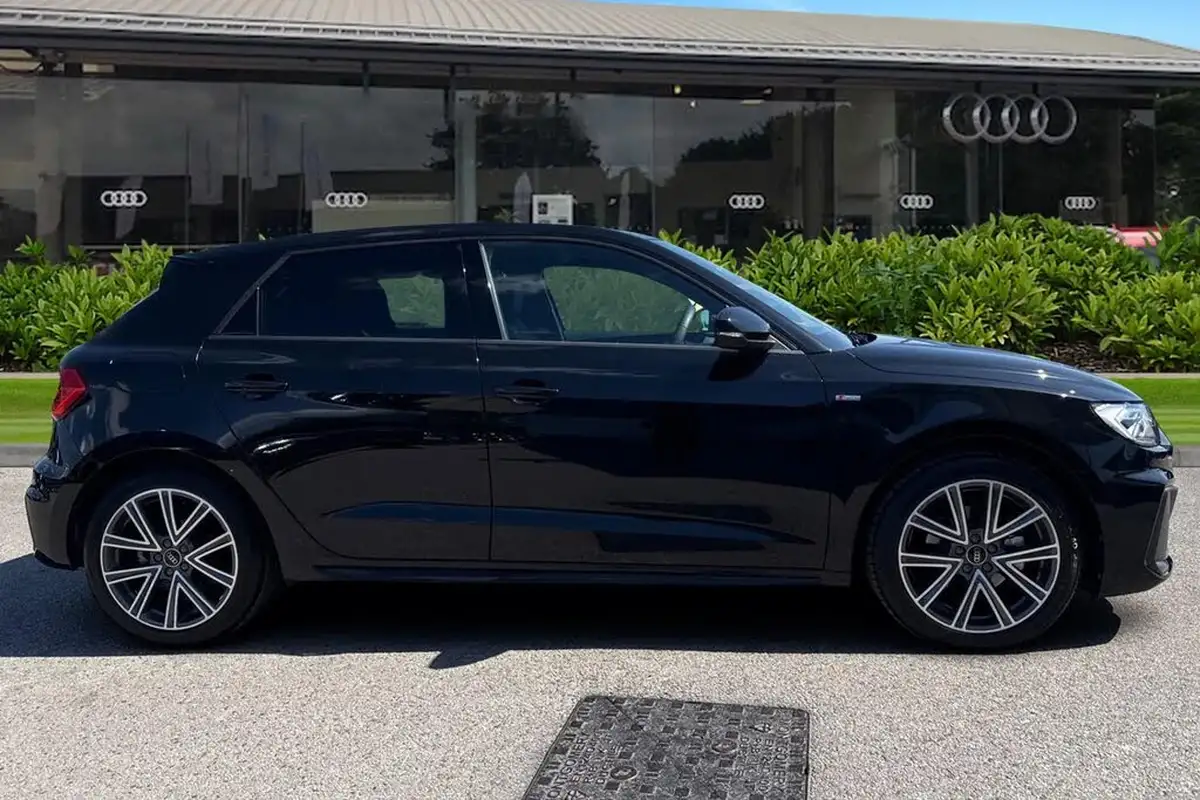 2025-audi-a1-15-35-tfsi-s-line-big-2