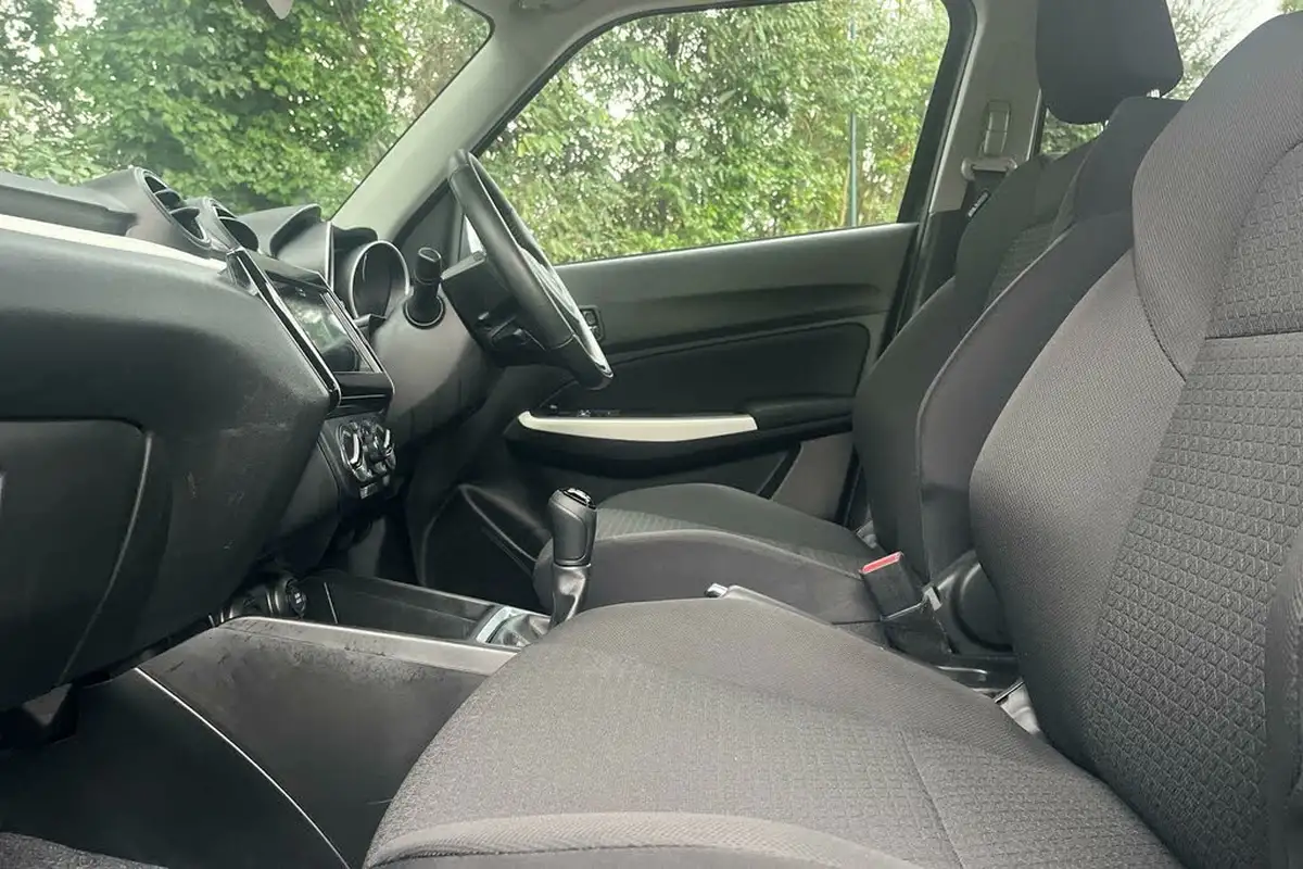 2024-suzuki-swift-12-dualjet-sz-l-big-2