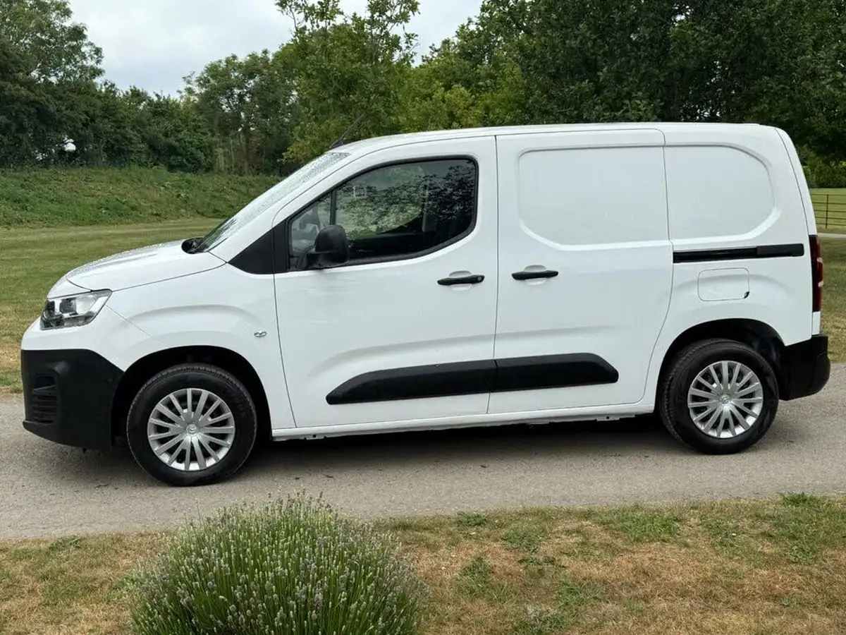 2021-citroen-berlingo-15bluehdi-650-enterprise-ss-big-2