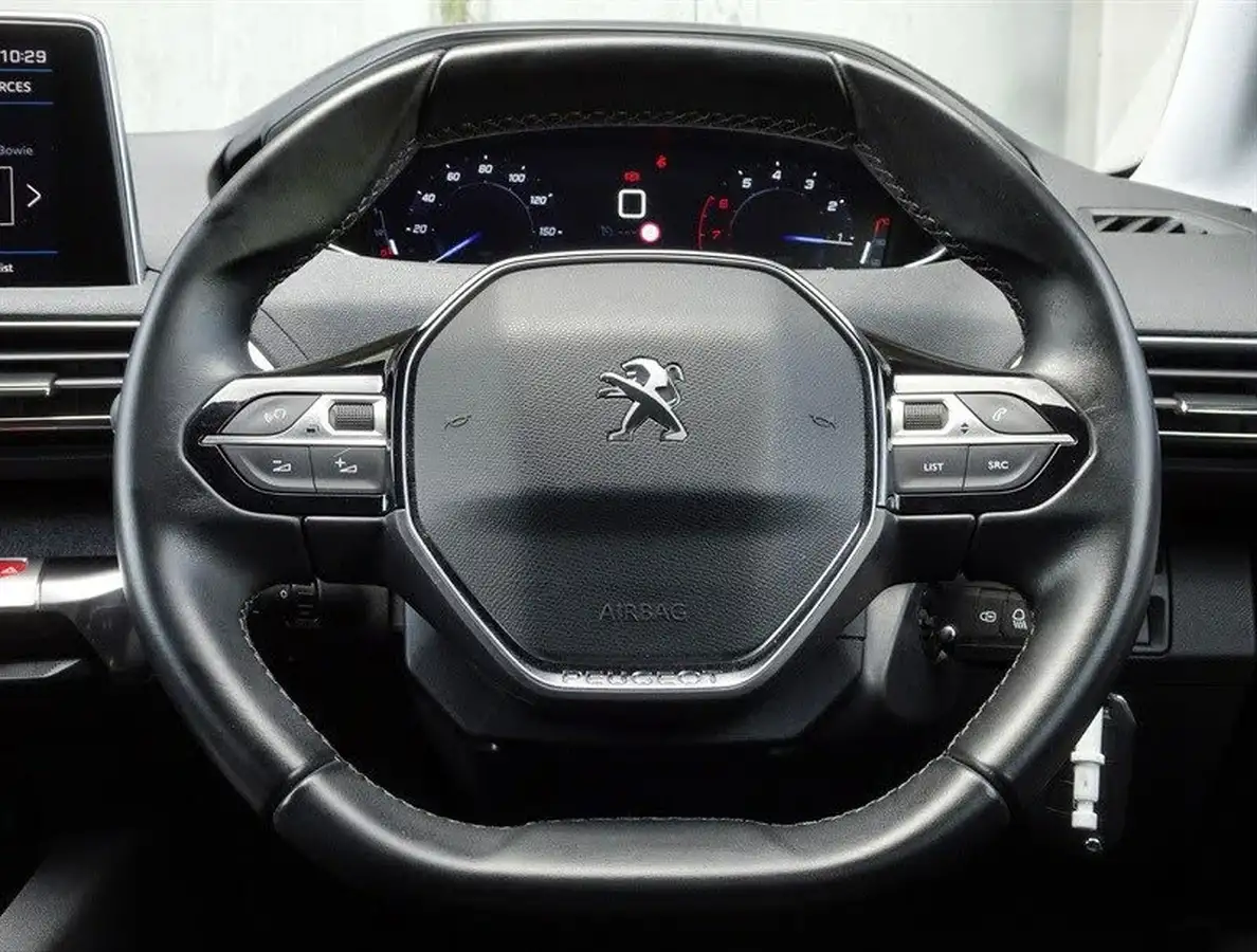 2020-peugeot-3008-suv-12-puretech-allure-big-15