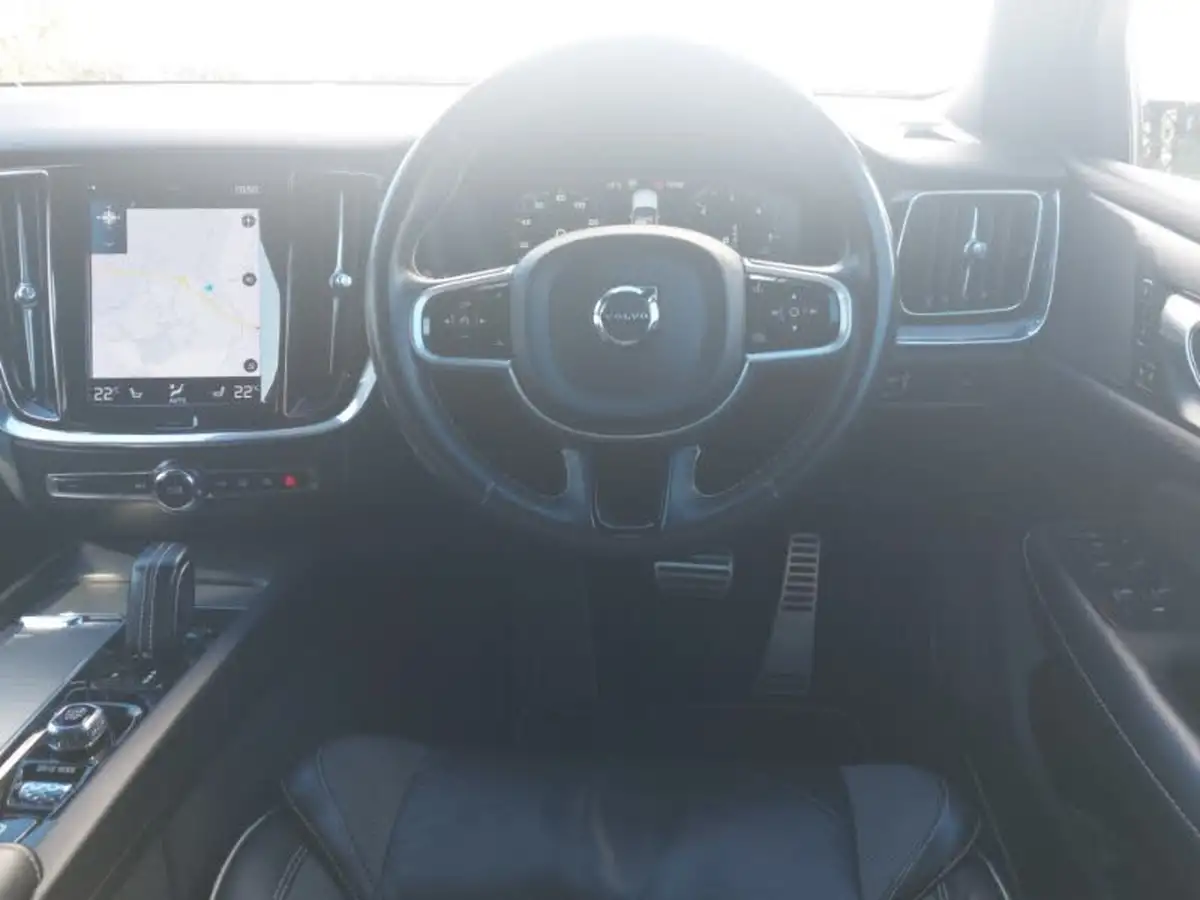 2021-volvo-v60-20td-b4-r-design-big-6