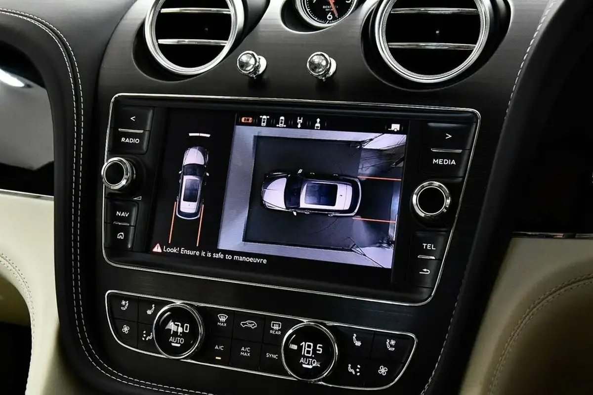 2019-bentley-bentayga-40-v8-big-37