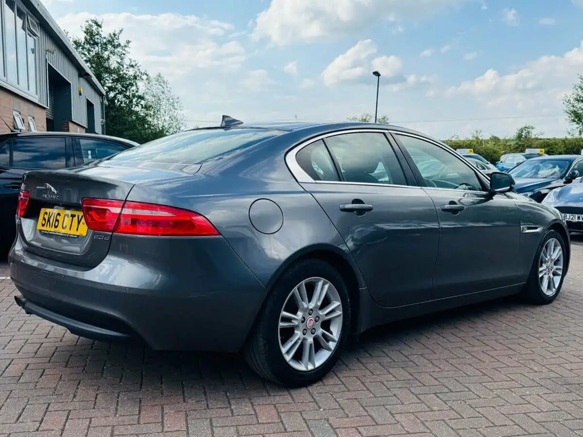 2016-jaguar-xe-20d-prestige-180ps-auto-big-10
