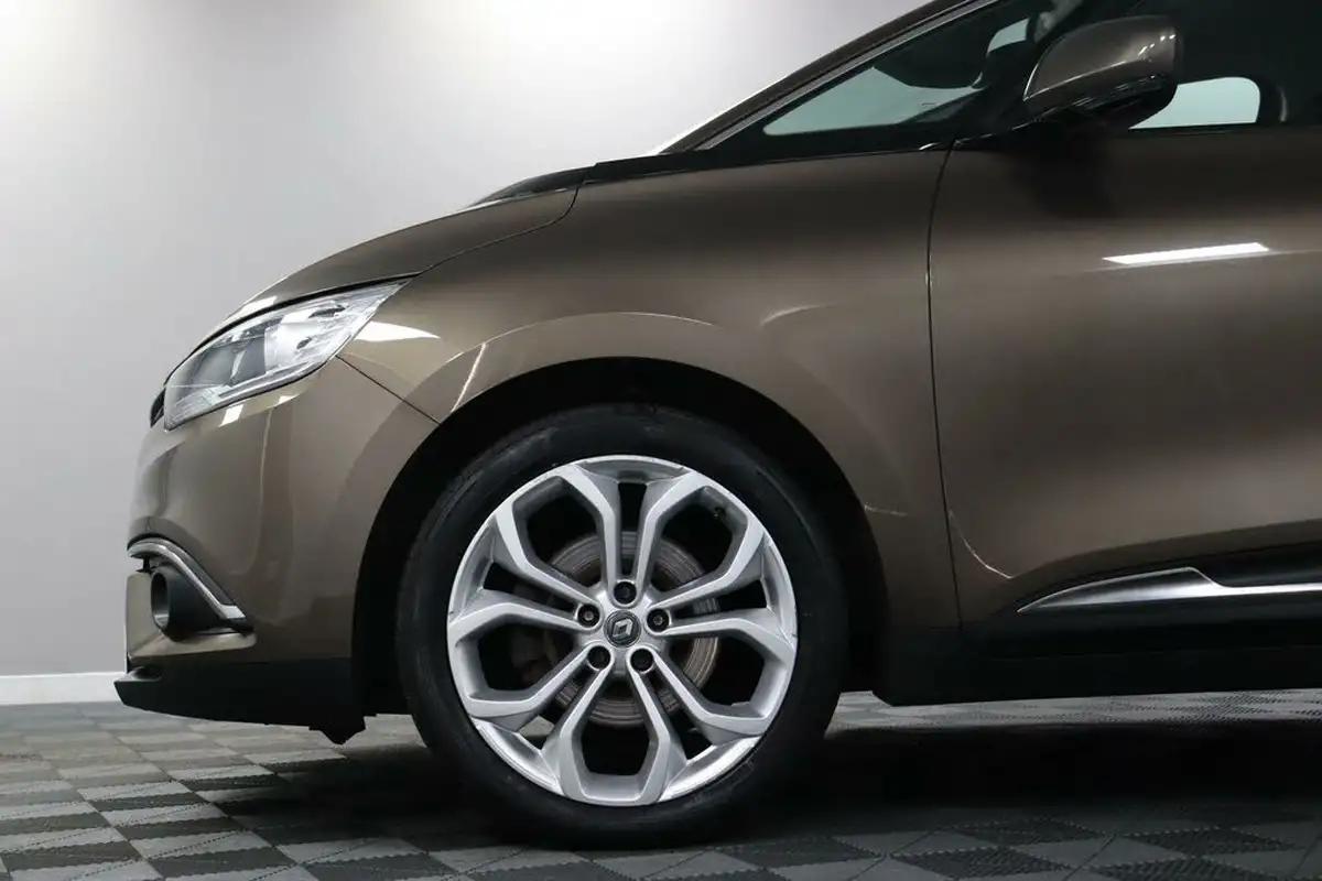 2018-renault-grand-scenic-13-tce-iconic-big-26