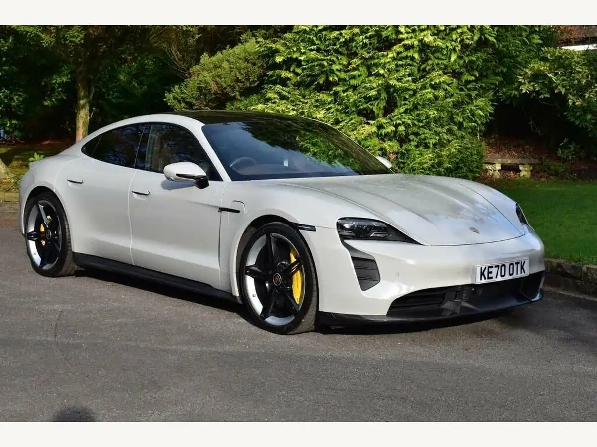 2020-porsche-taycan-e-turbo-s-big-6