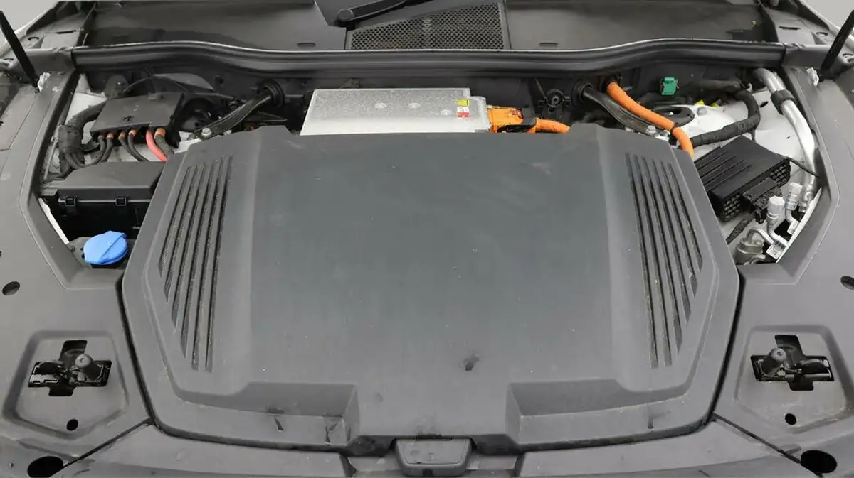 2020-audi-e-tron-50e-technik-big-18