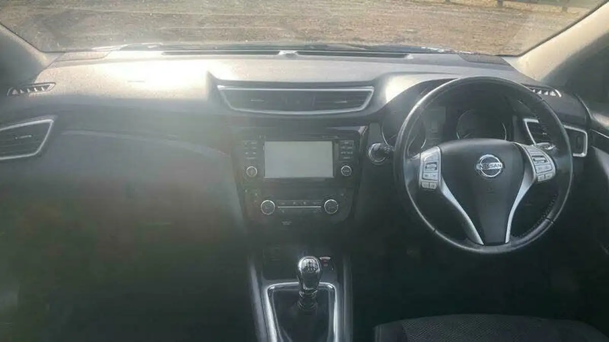 2014-nissan-qashqai-12-acenta-premium-big-9