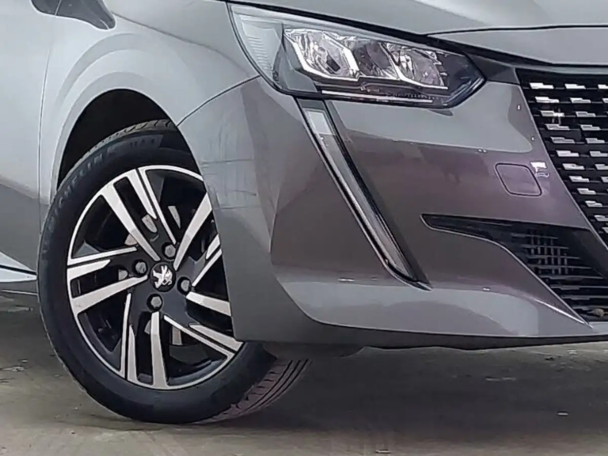 2023-peugeot-208-12-puretech-active-premium-100ps-eat8-big-8