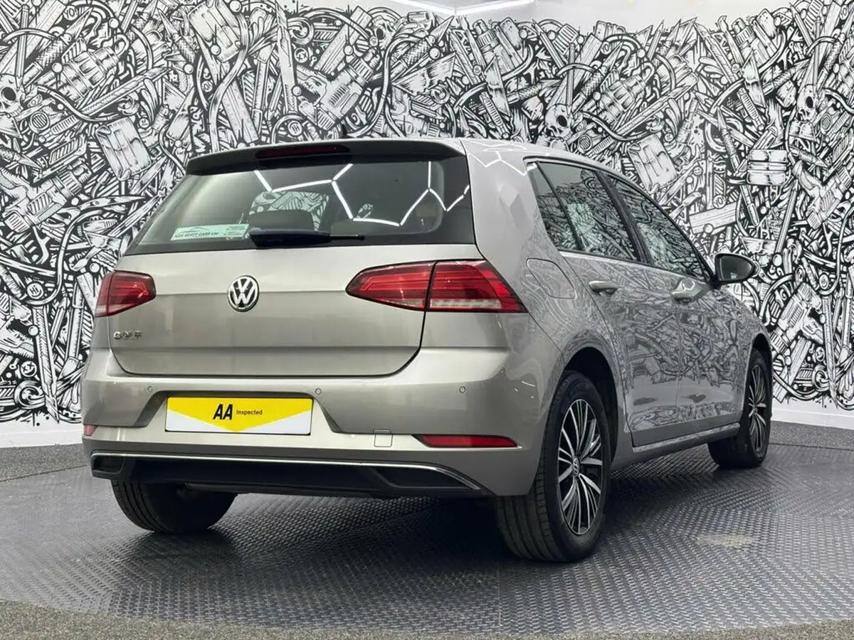 2018-volkswagen-golf-16tdi-se-hatchback-5d-dsg-big-10