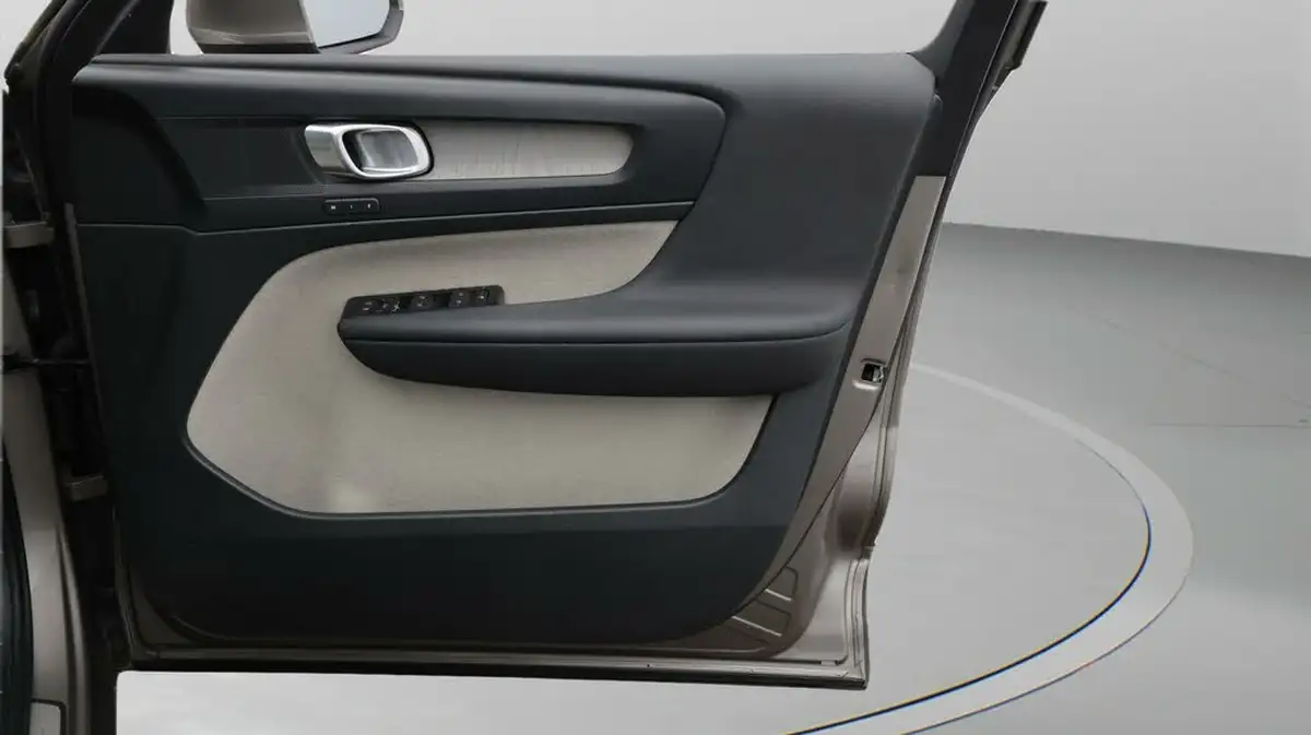 2020-volvo-xc40-20-b4-inscription-pro-big-15