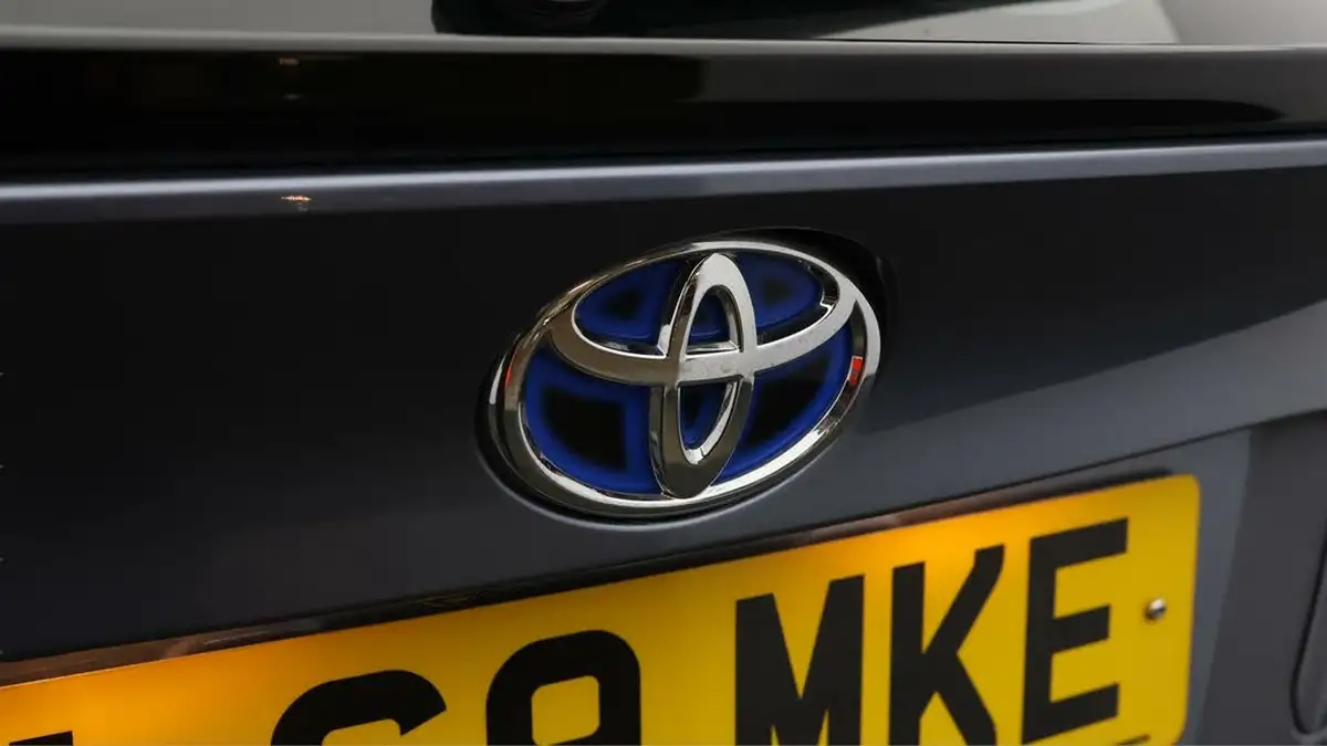 2020-toyota-c-hr-18-vvt-i-icon-parking-pack-big-20
