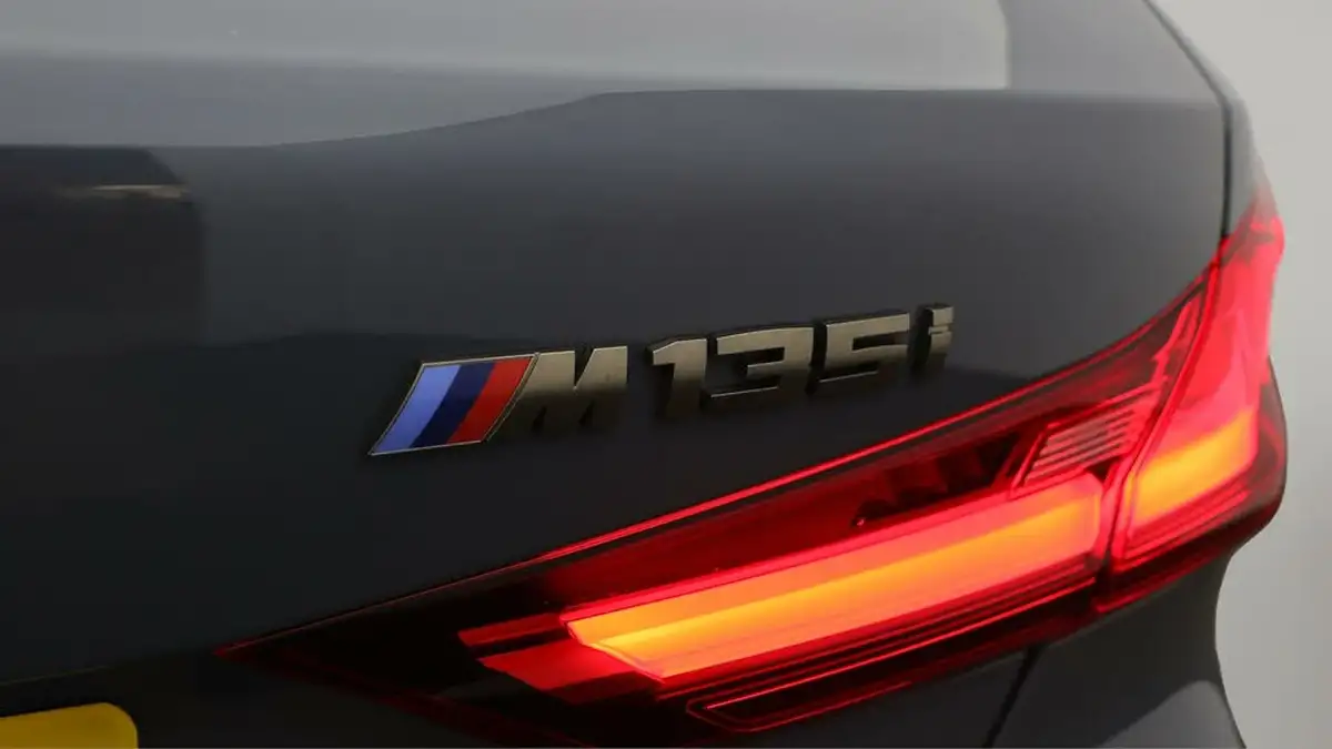 2022-bmw-1-series-20-m135i-xdrive-big-19