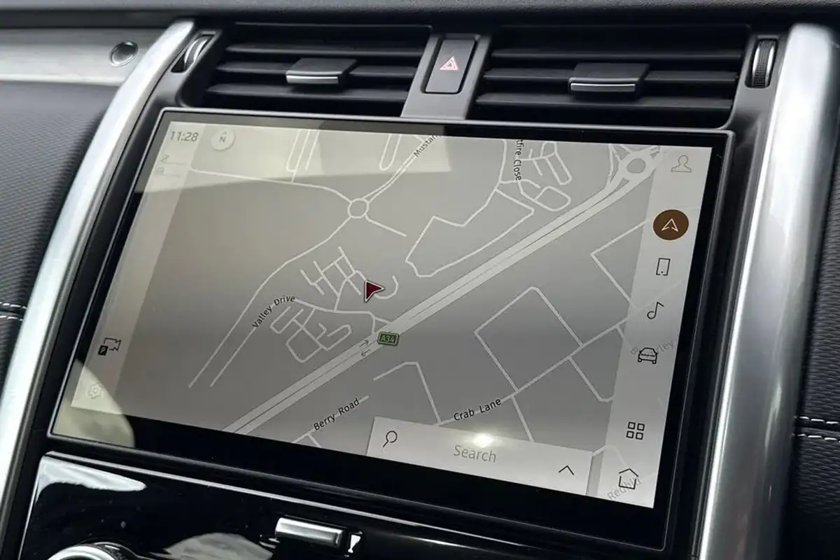 2023-land-rover-discovery-30-d300-dynamic-hse-big-11
