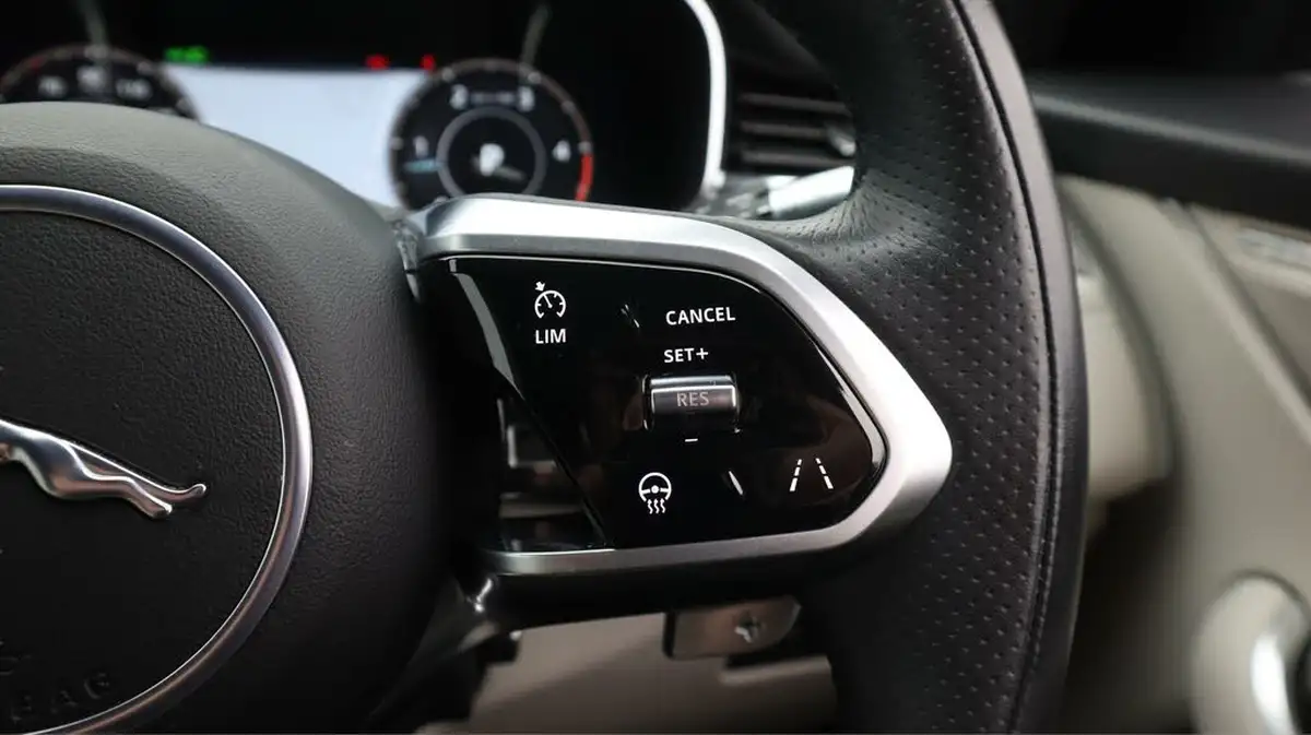 2021-jaguar-f-pace-20-d200-r-dynamic-se-mhev-big-27